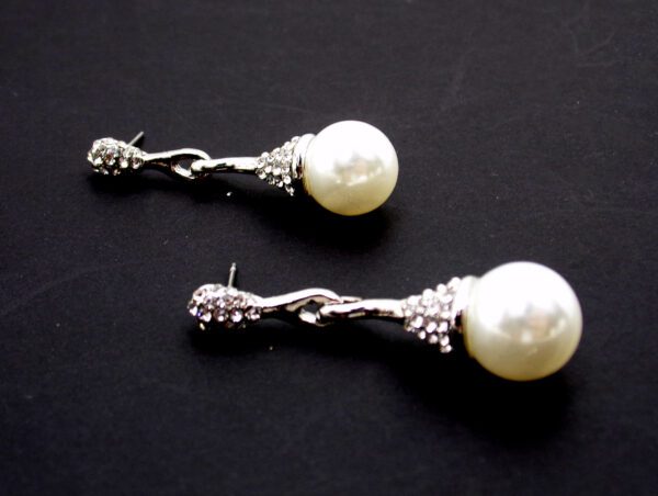 PEARL AND CRYSTAL EARRINGS - Image 7