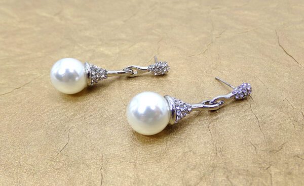 PEARL AND CRYSTAL EARRINGS - Image 8