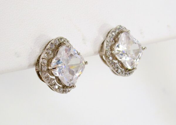 CUBIC ZIRCONIA STONE CLOVER SHAPE EARRINGS - Image 3