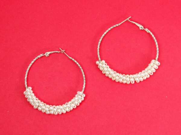 PEARL WRAPPED TEXTURED SILVER HOOP EARRINGS - Image 6