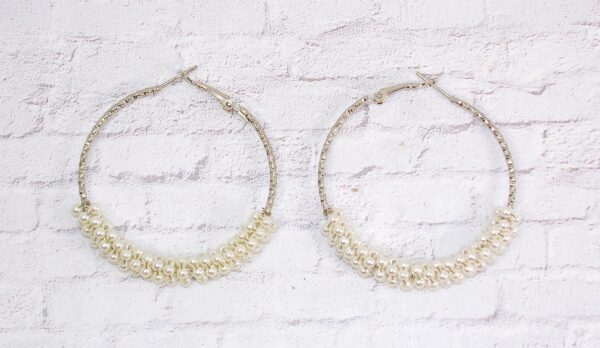 PEARL WRAPPED TEXTURED SILVER HOOP EARRINGS - Image 9