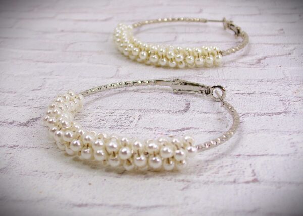 PEARL WRAPPED TEXTURED SILVER HOOP EARRINGS - Image 7