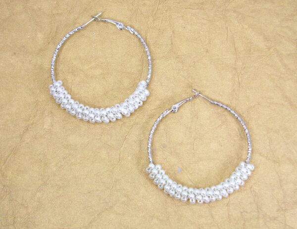 PEARL WRAPPED TEXTURED SILVER HOOP EARRINGS - Image 2