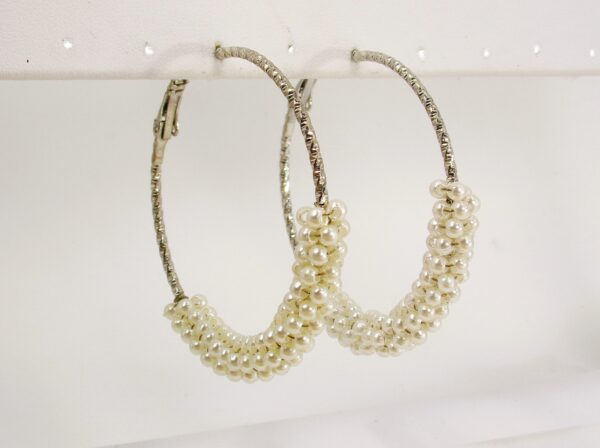 PEARL WRAPPED TEXTURED SILVER HOOP EARRINGS - Image 8