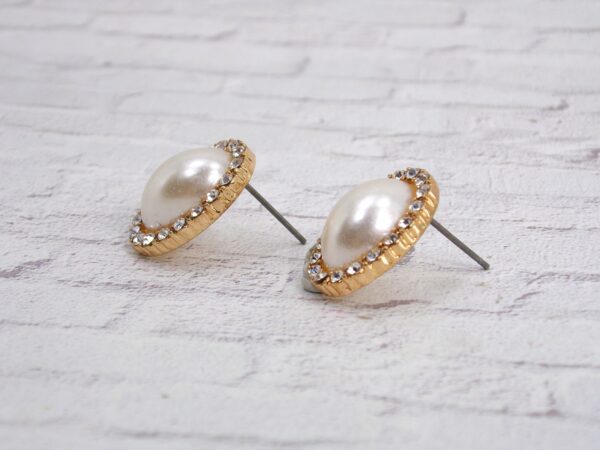 PEARL AND CRYSTAL OVAL EARRINGS - Image 4