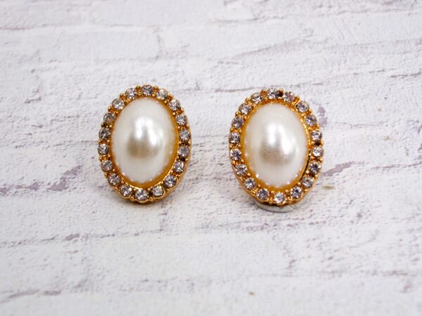 PEARL AND CRYSTAL OVAL EARRINGS - Image 5