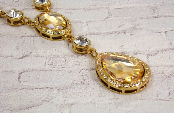 GOLD AND CLEAR CRYSTAL NECKLACE AND EARRING SET - Image 3