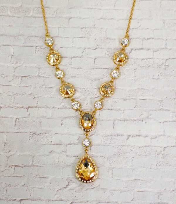 GOLD AND CLEAR CRYSTAL NECKLACE AND EARRING SET - Image 11