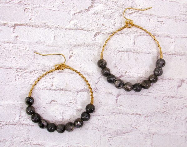 GOLD HOOP EARRINGS WITH GRAY STONE BEADS - Image 9