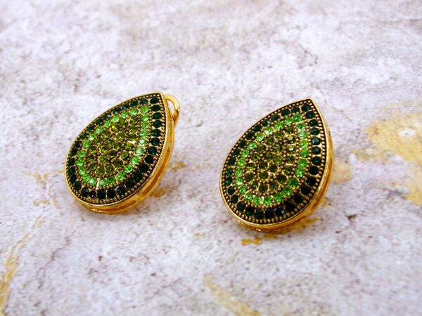 GREEN CRYSTAL TEARDROP EARRINGS - Image 2