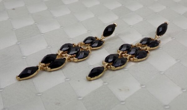 LONG BLACK DRAMA EARRINGS - Image 3