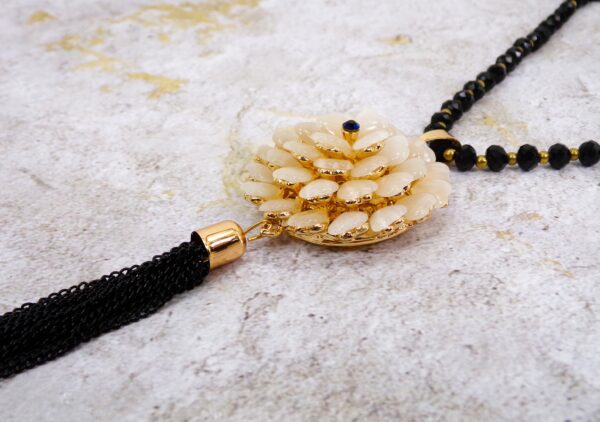 LARGE WHITE FLOWER PENDANT TASSEL NECKLACE - Image 4