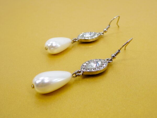 PEARL AND CRYSTAL STATEMENT EARRINGS - Image 3