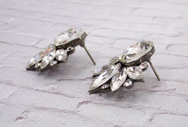 ELEGANT CRYSTAL STATEMENT EARRINGS - Image 3