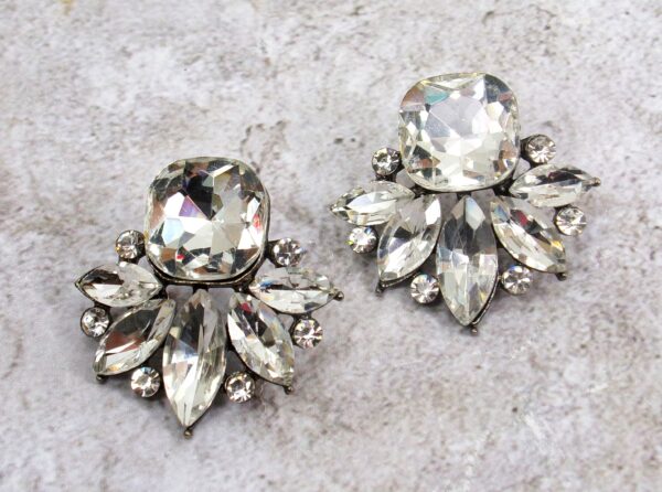 ELEGANT CRYSTAL STATEMENT EARRINGS - Image 7