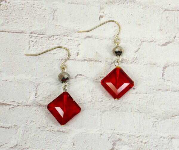 RED AND GRAY GLASS BEAD EARRINGS - Image 6