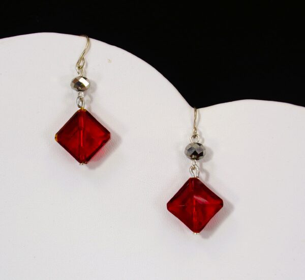 RED AND GRAY GLASS BEAD EARRINGS - Image 2