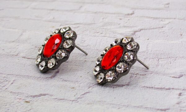 RED AND CLEAR OVAL CRYSTAL EARRINGS - Image 5