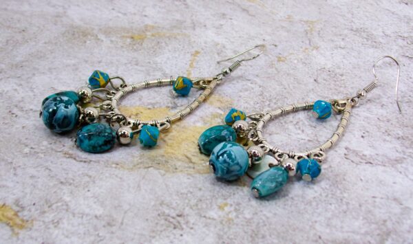TURQUOISE BEADED HOOP EARRINGS - Image 4