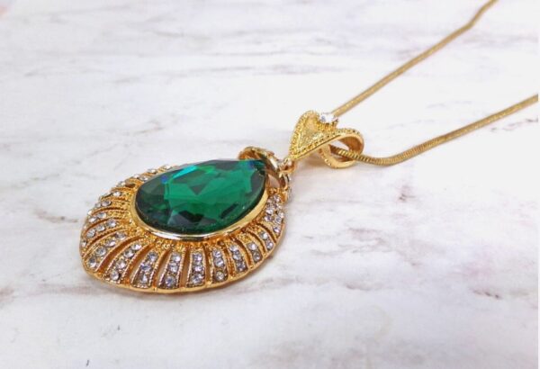 GREEN CRYSTAL TEARDROP PENDANT NECKLACE - Image 9