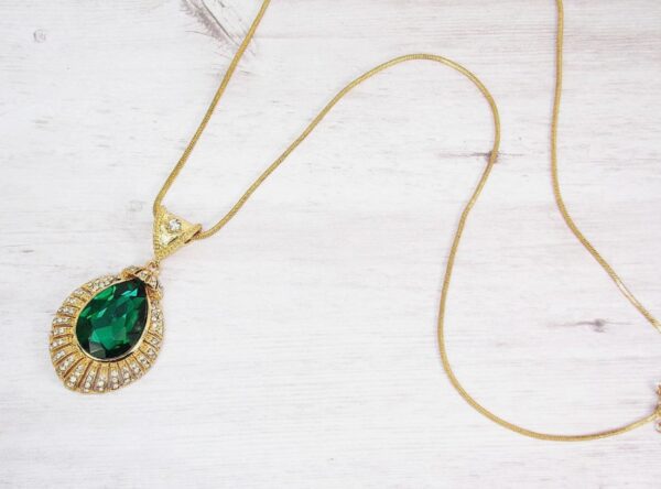 GREEN CRYSTAL TEARDROP PENDANT NECKLACE - Image 4