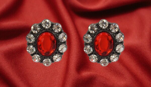 RED AND CLEAR OVAL CRYSTAL EARRINGS - Image 3