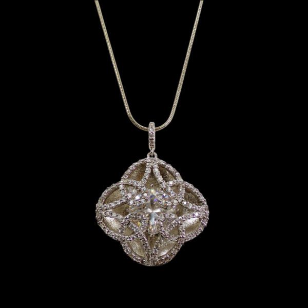 CLOVER PENDANT NECKLACE WITH CUBIC ZIRCONIA STONES - Image 2