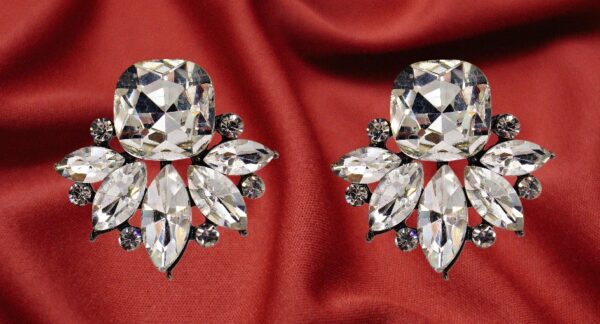 ELEGANT CRYSTAL STATEMENT EARRINGS - Image 4