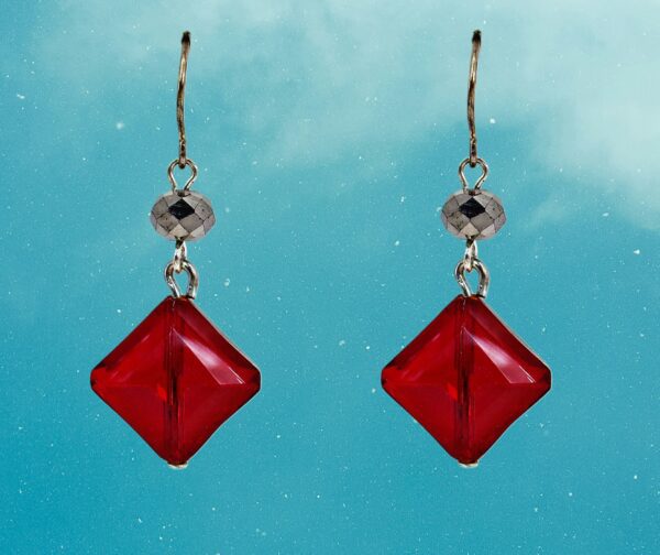 RED AND GRAY GLASS BEAD EARRINGS - Image 5