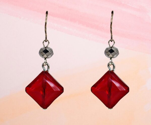 RED AND GRAY GLASS BEAD EARRINGS - Image 3