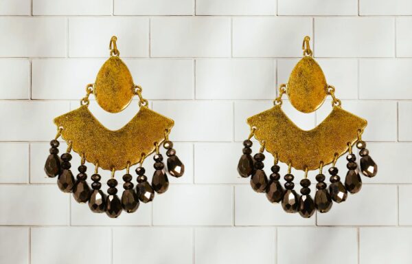 BURNISHED GOLD COLOR EARRING WITH GRAY GLASS BEADS - Image 7