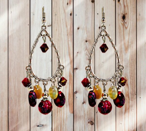 RED AND SHELL BEAD HOOP EARRINGS - Image 2