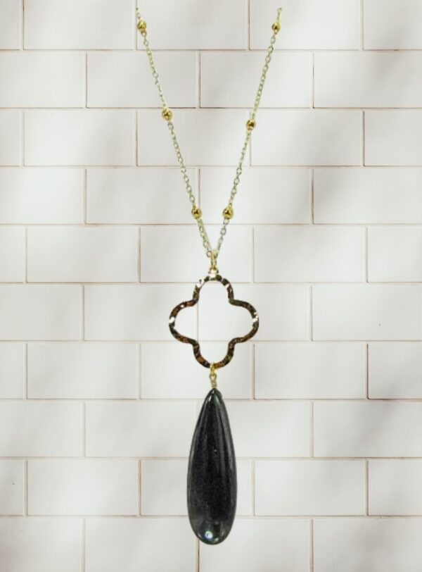 BLACK TEARDROP STONE & CLOVER CHARM NECKLACE - Image 5