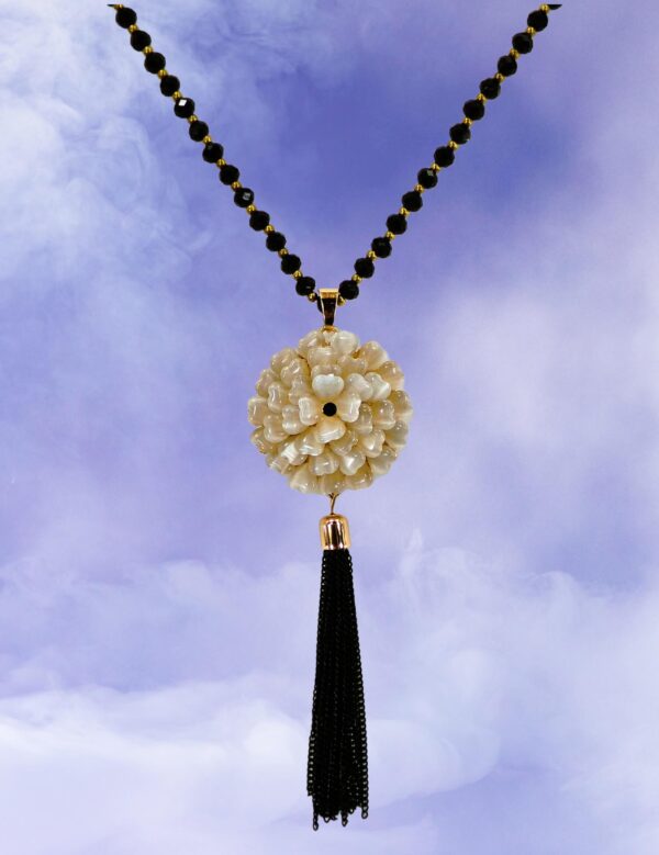 LARGE WHITE FLOWER PENDANT TASSEL NECKLACE - Image 2