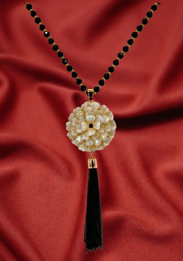 LARGE WHITE FLOWER PENDANT TASSEL NECKLACE - Image 6