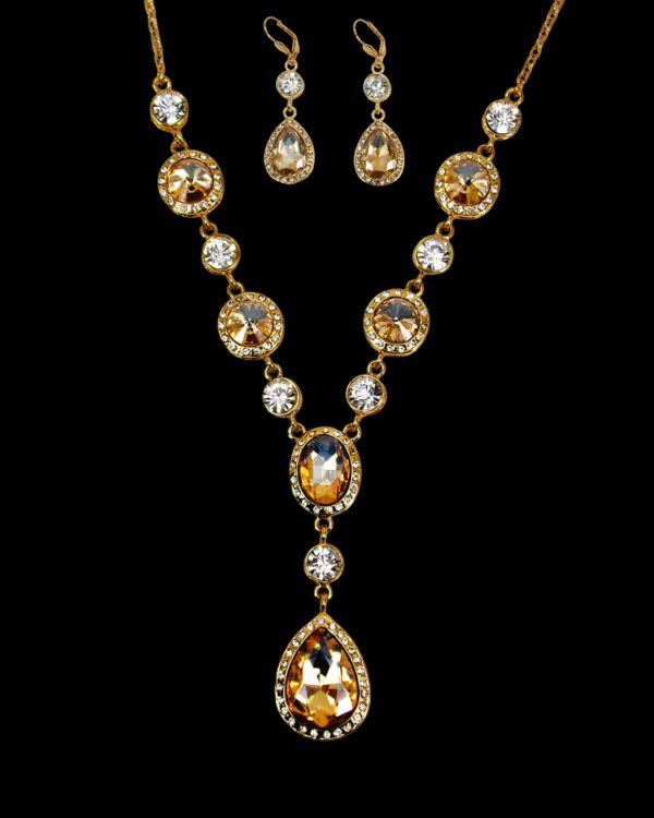 GOLD AND CLEAR CRYSTAL NECKLACE AND EARRING SET - Image 9