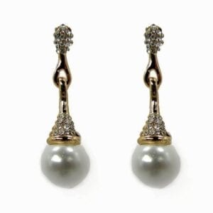 earrings with pearls and golden fasteners