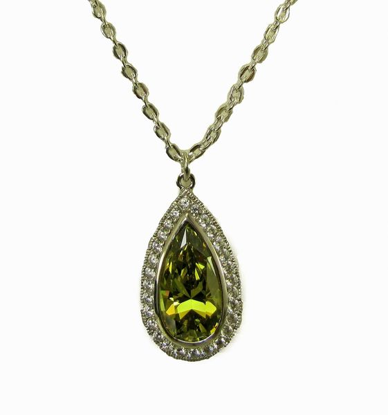 necklace pendant with yellow green gem inset