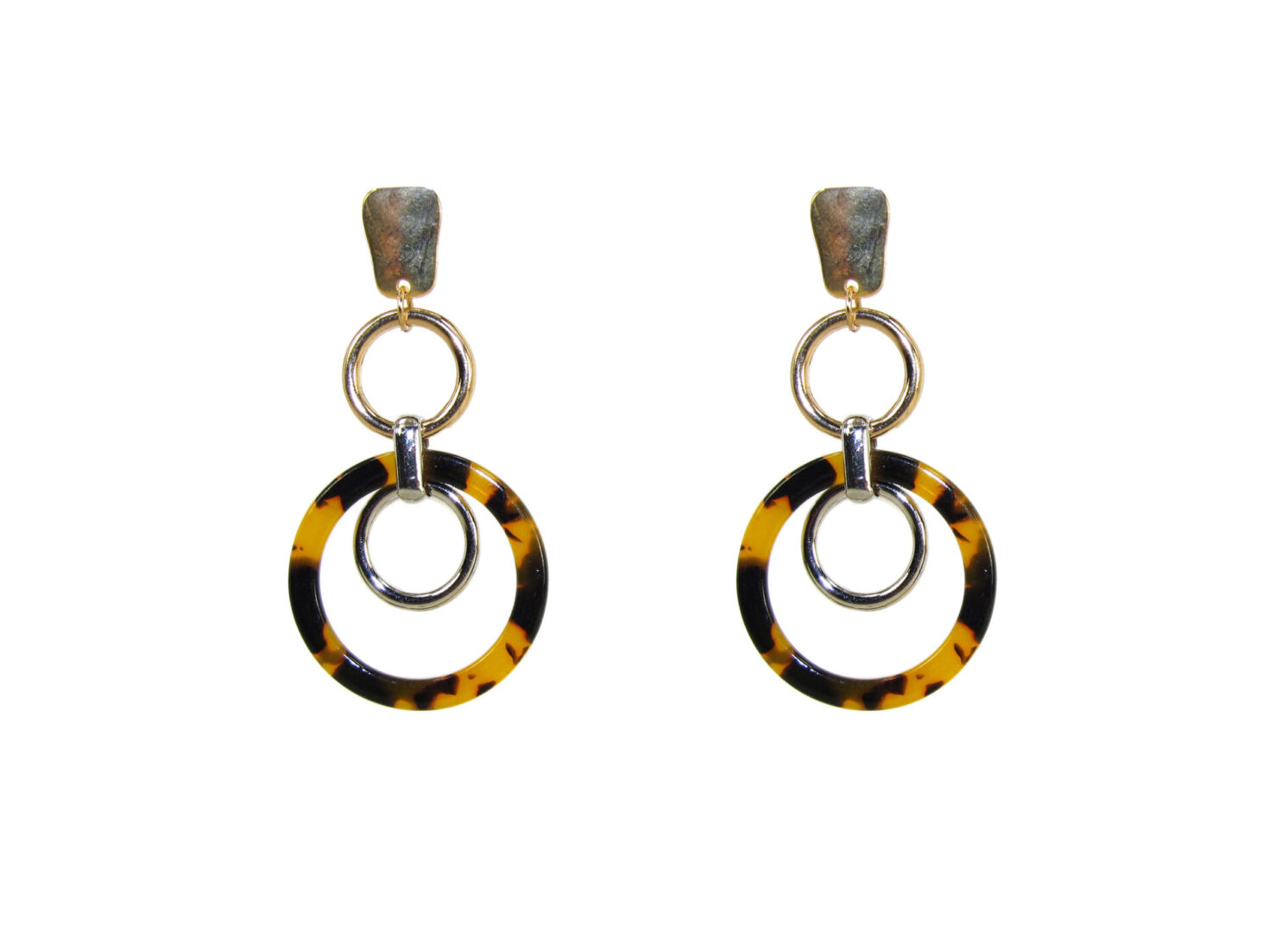 earrings with circular metal rings interlocking