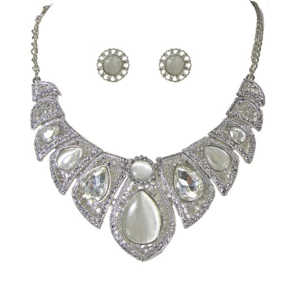necklace and earrings with pearl and diamond gems