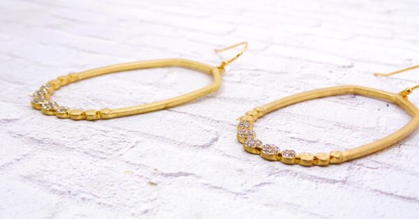 LONG GOLD OVAL EARRING WITH CRYSTALS - Image 3