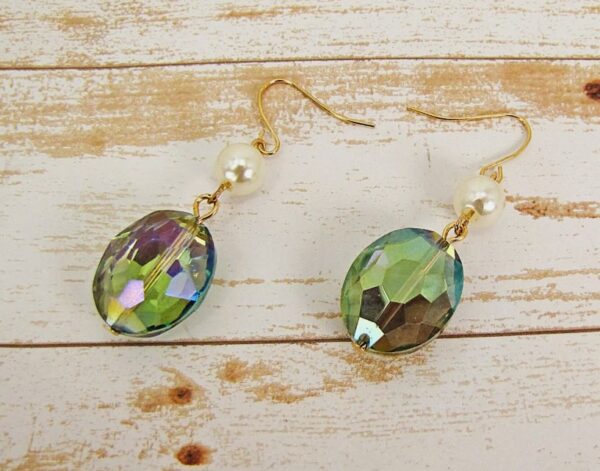 GREEN GLASS AND WHITE PEARL BEAD EARRINGS - Image 5