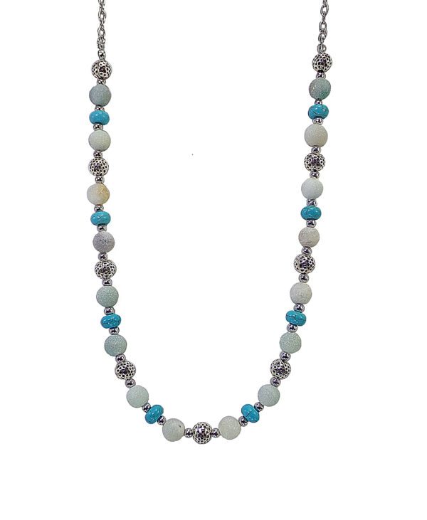 A turquoise and silver beaded necklace