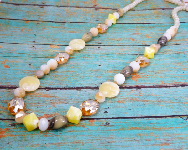 MULTI COLOR GLASS BEAD NECKLACE - Image 13