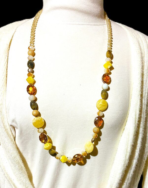 MULTI COLOR GLASS BEAD NECKLACE - Image 5