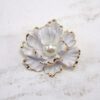 WHITE FLOWER PIN WITH PEARL - Image 3
