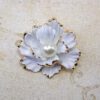 WHITE FLOWER PIN WITH PEARL - Image 8