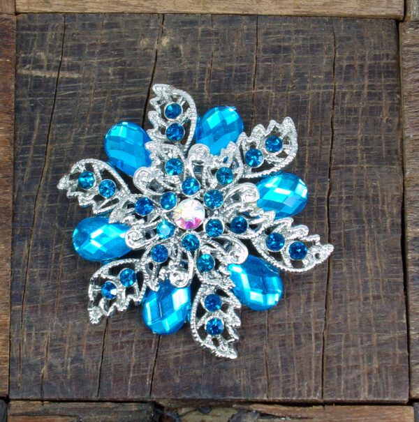 CRYSTAL FLOWER PIN WITH AQUA BLUE CRYSTALS - Image 5