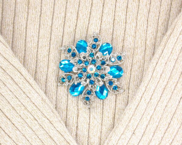 CRYSTAL FLOWER PIN WITH AQUA BLUE CRYSTALS - Image 3