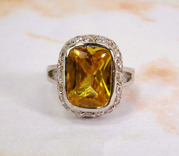 YELLOW RECTANGLE CUBIC ZIRCONIA STONE RING - Image 4